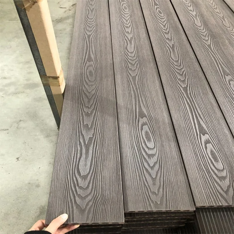 Primo piano della texture della pavimentazione per piscine in WPC e della finitura simile al legno.