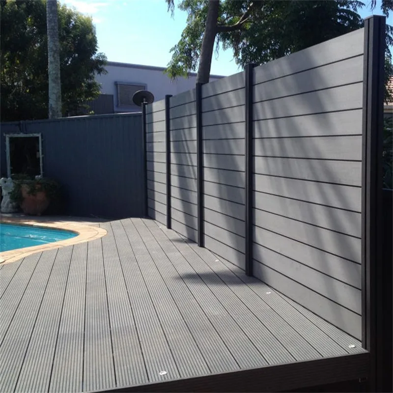 Vedações em WPC com estilo para casas modernas