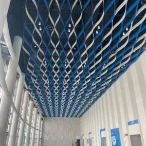 Art Aluminum Museum Потолок в выставочном зале современного музея.