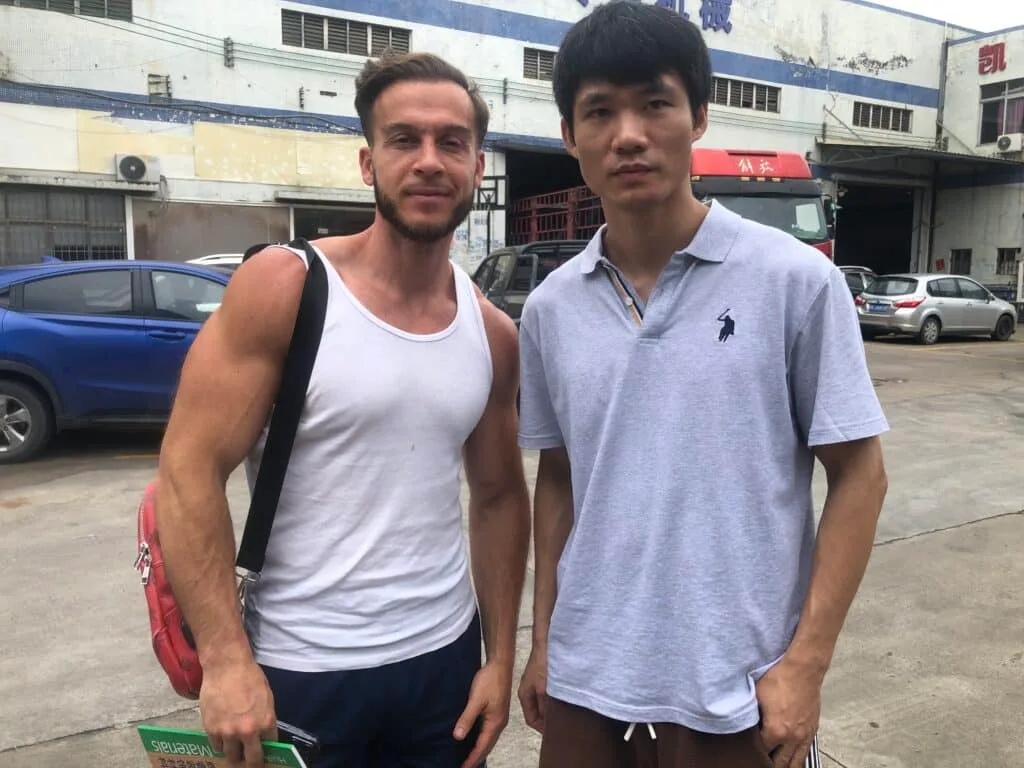 Il cliente ha acquistato i tubi di alluminio del soffitto ha preso la fabbrica Visita a Meterny