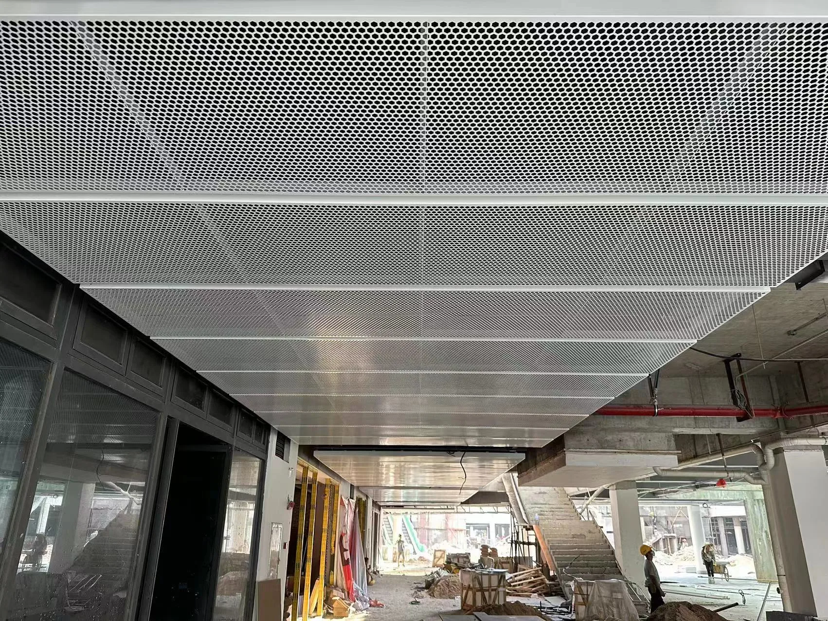 Innovador sistema de techo perforado de aluminio