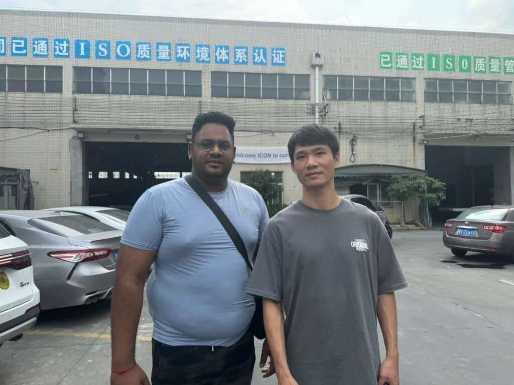 Tour della fabbrica con il cliente