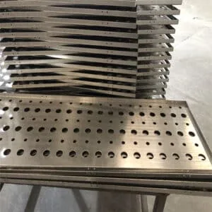 Lamiera forata in alluminio grezzo,