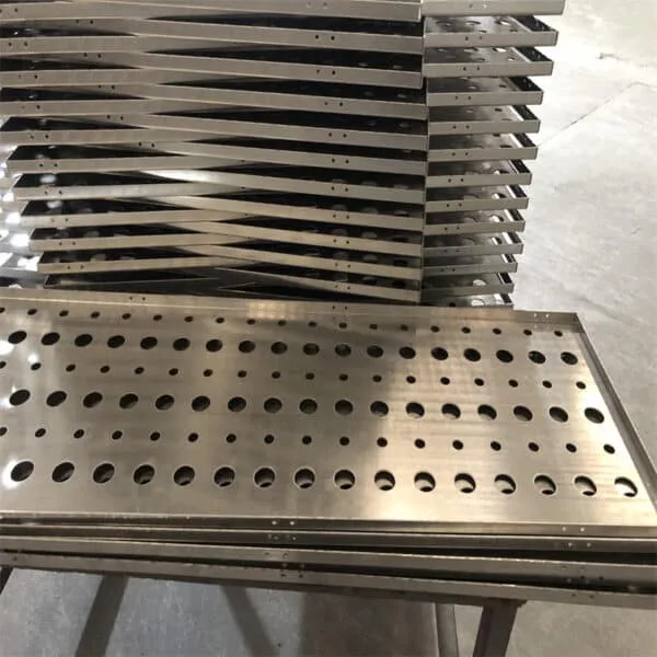 Lamiera forata in alluminio grezzo,