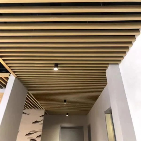 Baffle in alluminio con venature di legno