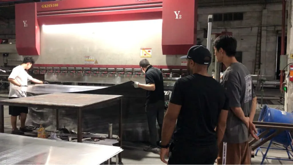 fare quattro lati di pannello di alluminio da piegare su macchina