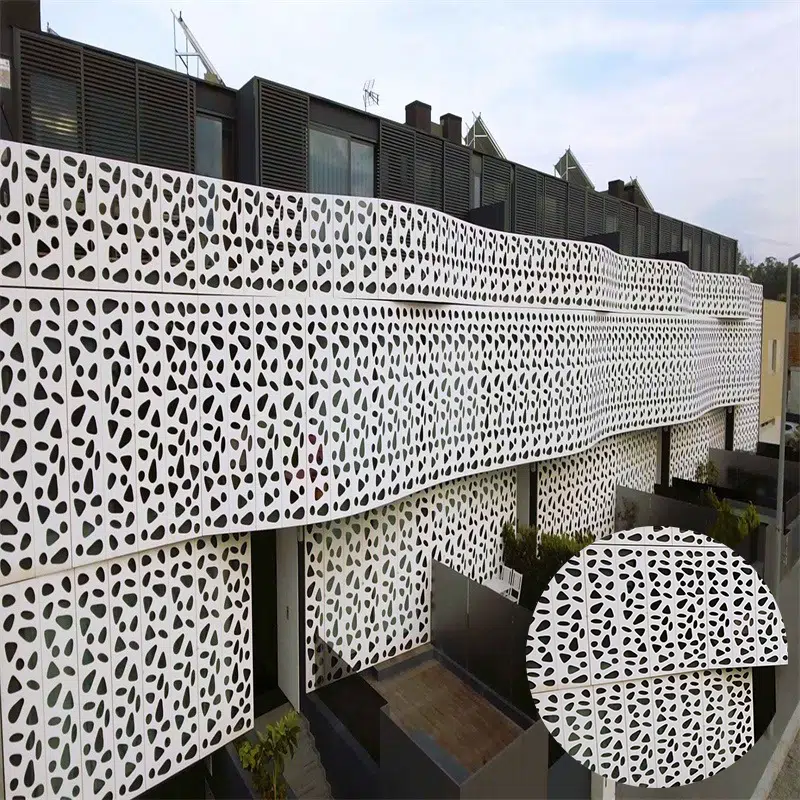 Fachada tradicional y moderna