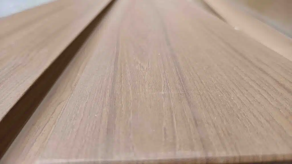 Facciata in pannelli di alluminio con finitura in legno