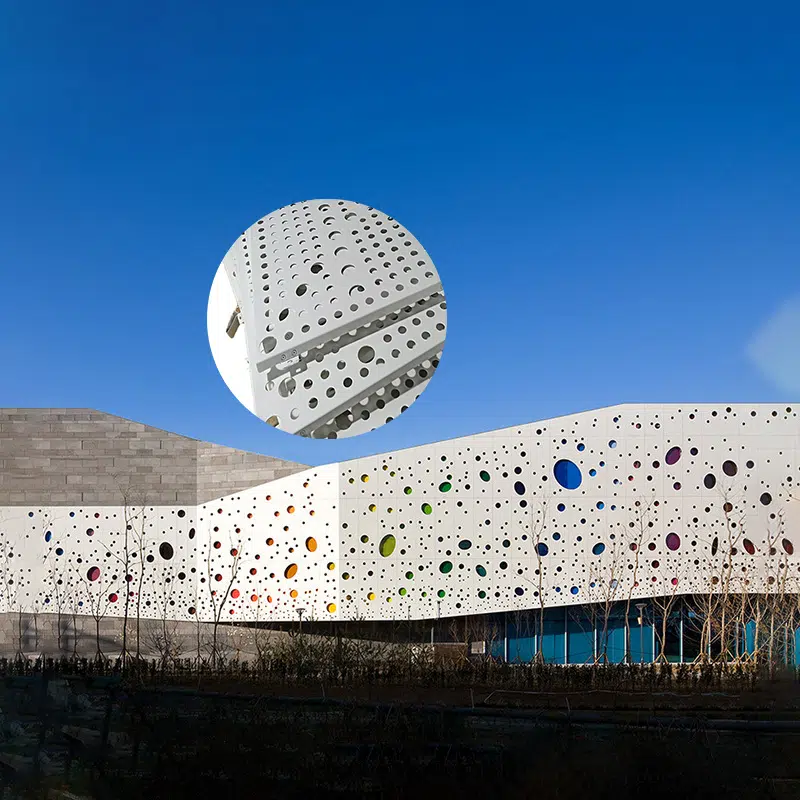 Revêtement mural en métal perforé