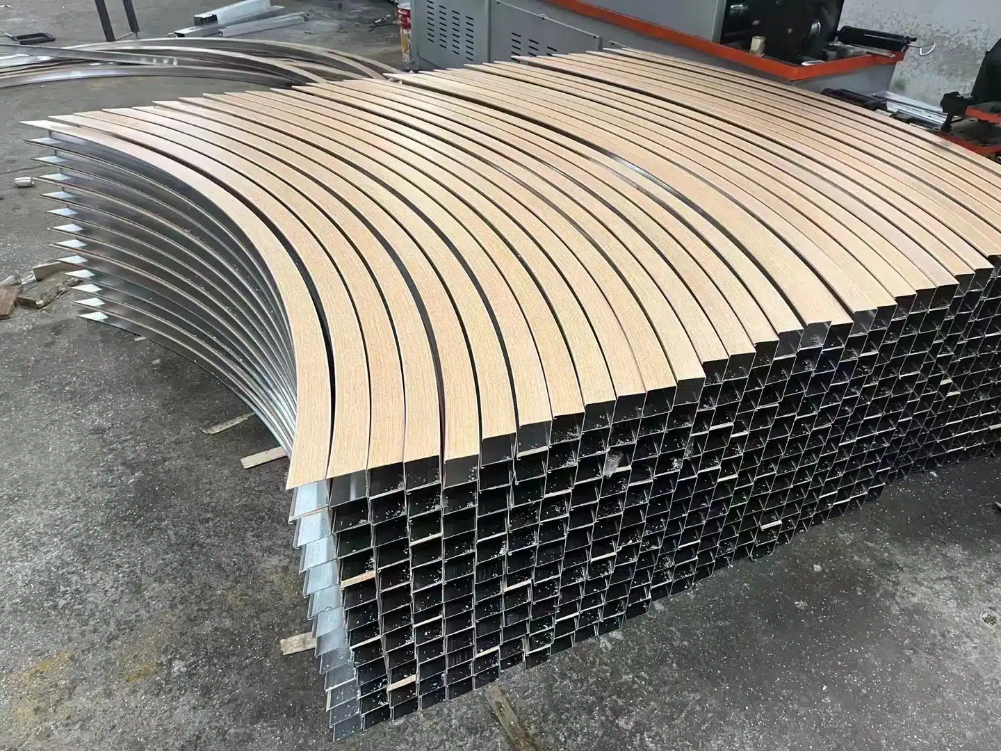 Tubo de aluminio curvado de 2 mm para techos deflectores