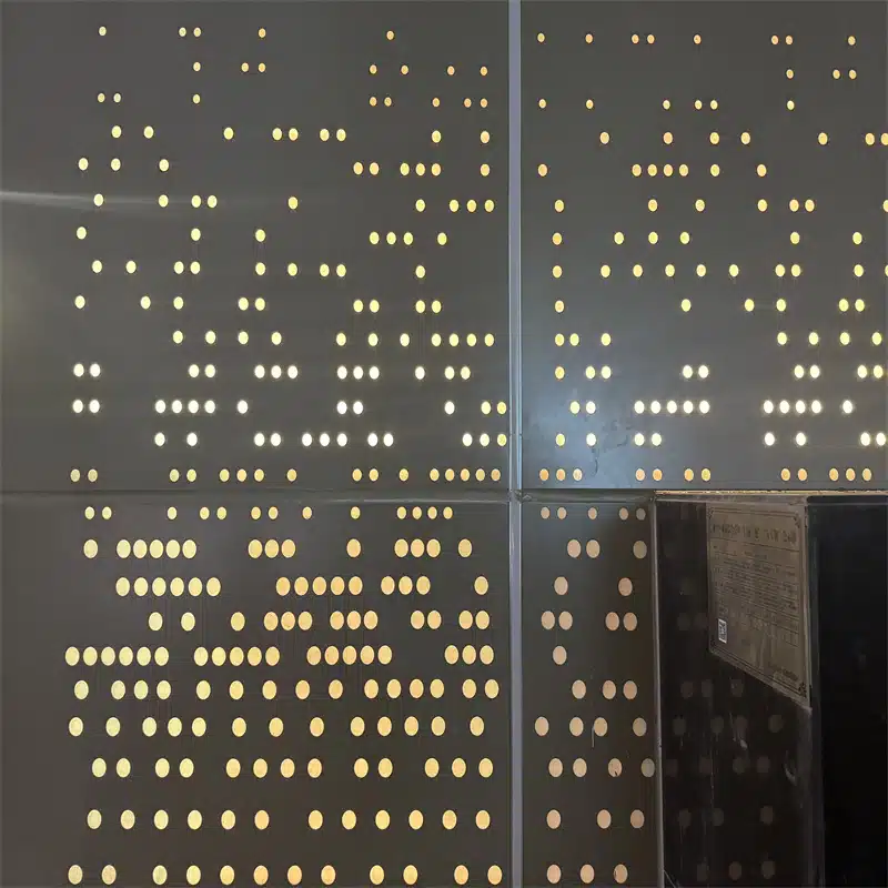 Fachada perforada de aluminio para hoteles