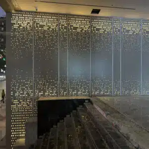 Fachada de aluminio perforado a medida para arquitectura hotelera