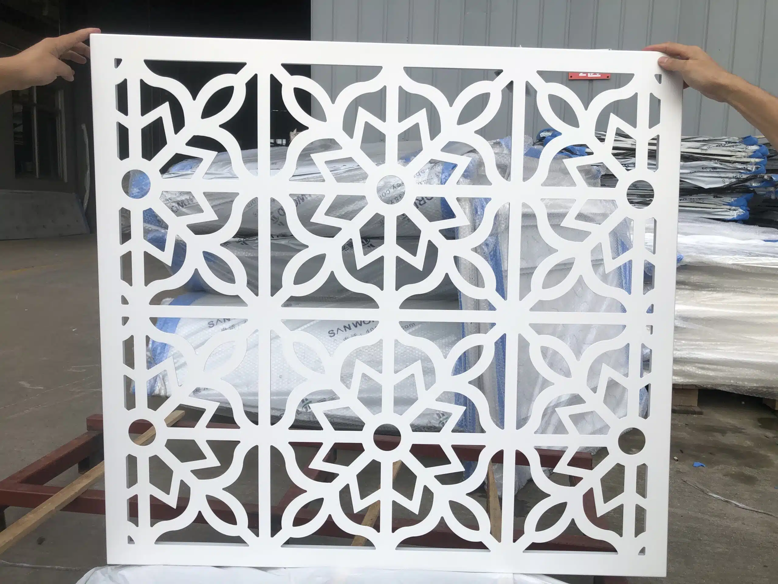 لوح من الألومنيوم المثقب الأنيق