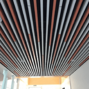 Panneau à bandes d'aluminium coloré pour couloir sur mesure