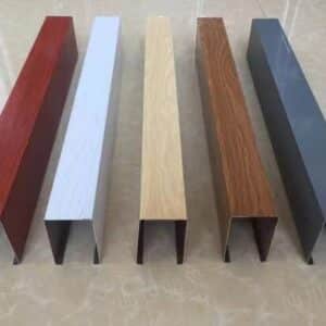 Cloisons de plafond à chicanes en aluminium colorées