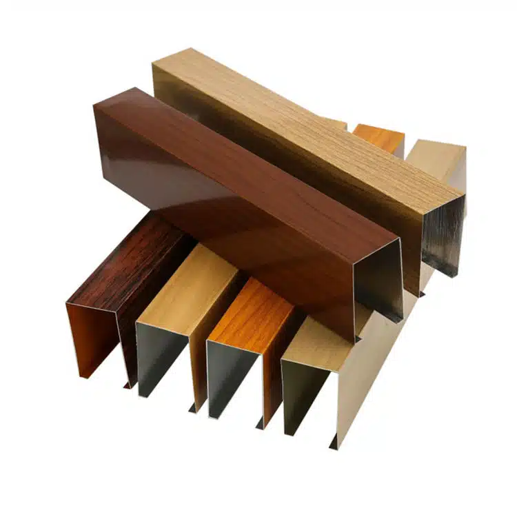 Teto com deflector de alumínio com cores vibrantes