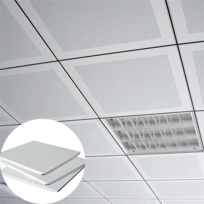مشبك معدني للتهوية في السقف في دورات المياه بالمول