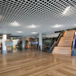 Centro Comercial Modular Rejilla Abierta de Aluminio