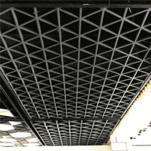 Grilles triangulaires sur mesure en aluminium pour les couloirs
