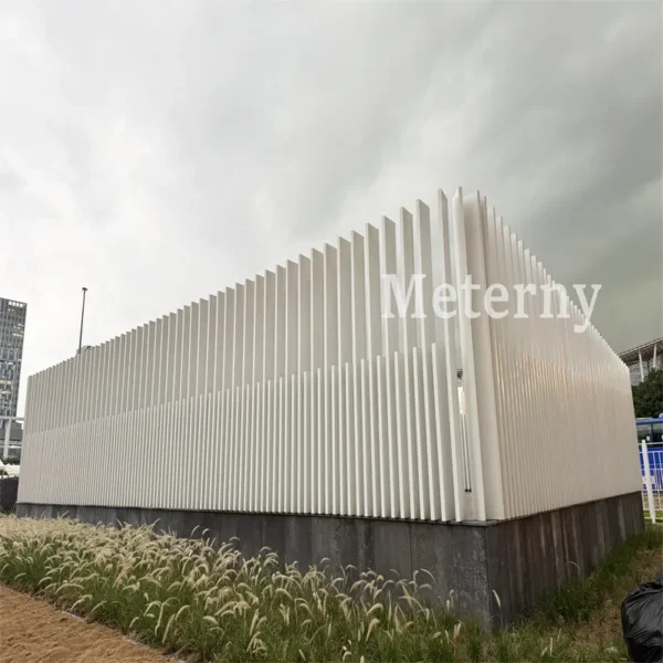 Fachada ventilada con estructura de tubos de aluminio