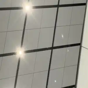 Plafond perforé en aluminium pour terminal d'aéroport