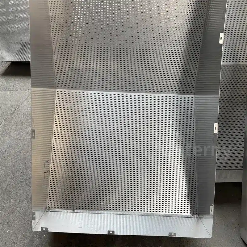 Пользовательские волнообразные перфорированные алюминиевые панели для фасадов зданий