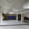 Soffitto a baffle in alluminio ondulato e curvo 3D