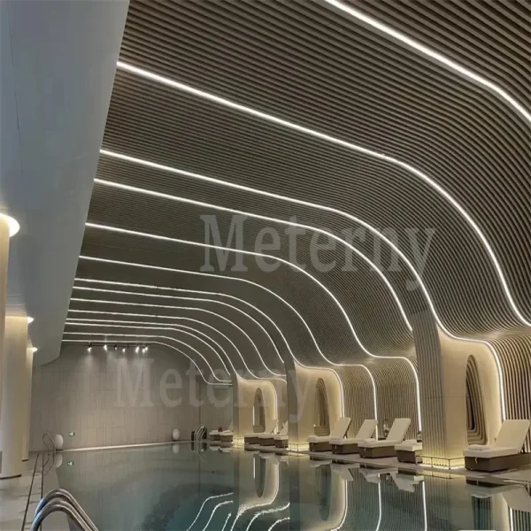Soffitto artistico in alluminio con luci nascoste per la piscina