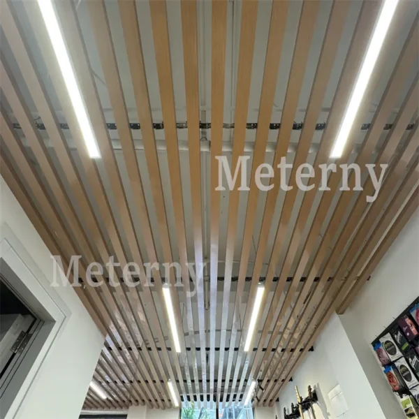 Baffle lineari in alluminio a lamelle per soffitto