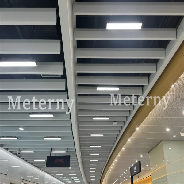 Алюминиевый полосовой потолок для станции метро